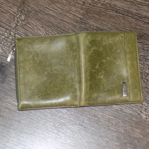 Tumi Bifold Wallet Unisex Olive Green Distressed Leather Card ID Coin Pocket - Picture 4 of 8